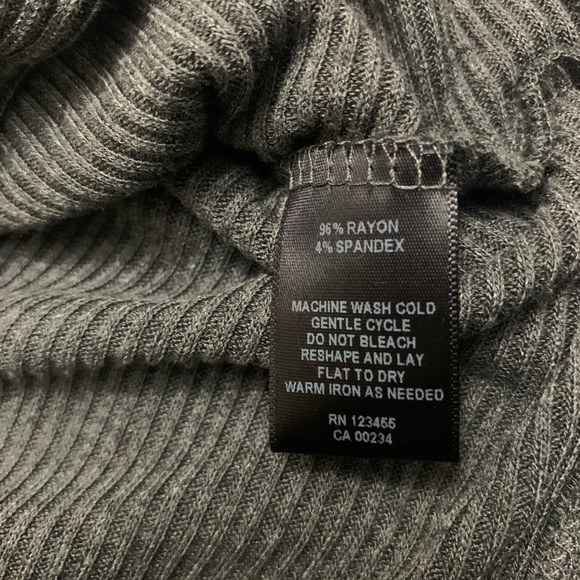 Design Lab Women’s Mock Neck Crop Top - Picture 7 of 7